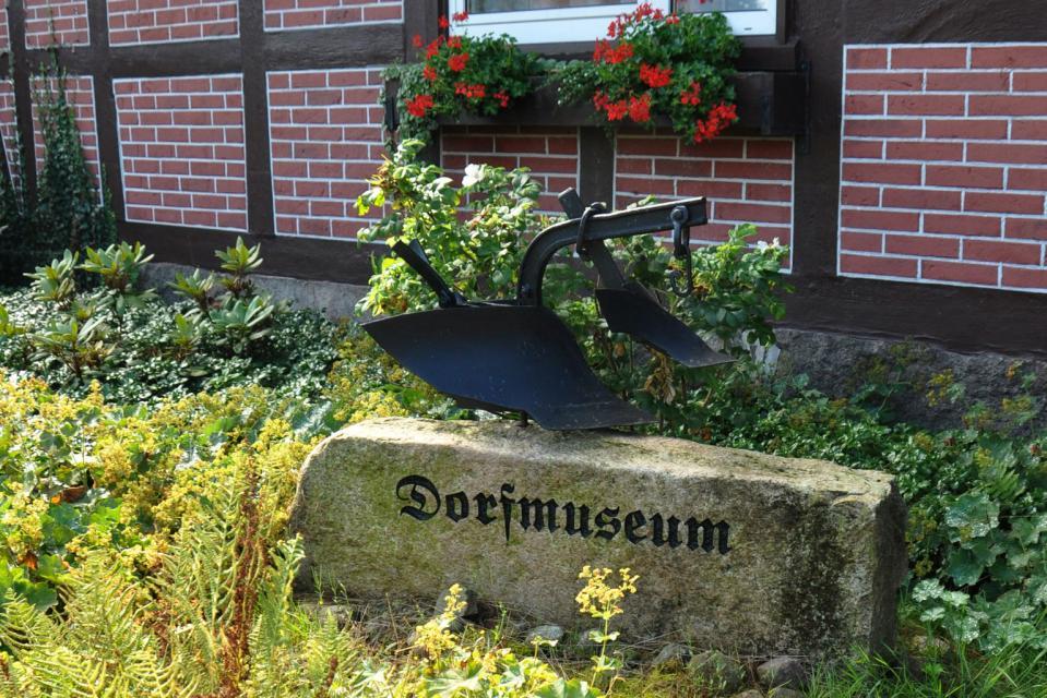 Das Düshorner Dorfmuseum zeigt das Leben vor rund 100 Jahren. In der alten Schule von 1850 wird anhand von Alltagsgegenständen die Küche, die 