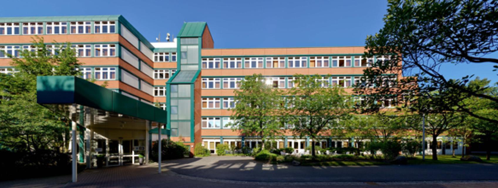 Mit dem MediClin Klinikum Soltau - mit einer möglichen Tagesbehandlungskapazität für 334 Patienten - verfügt Soltau neben dem Krankenhaus für Neurologie und konservative Orthopädie auch über ein großzügiges Rehabilitations-Zentrum mit insgesamt 283 Betten.  