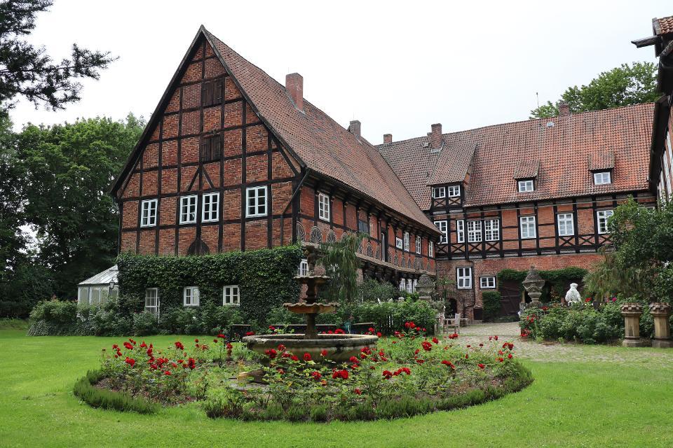Das romantische Welfen-Schloss aus der Zeit der Renaissance und des Barock wurde in den Jahren 1579 bis 1698 erbaut.