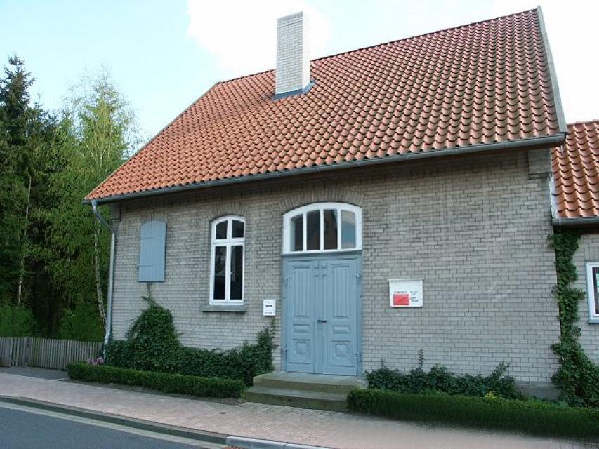 Visitors experience times long ago in the Old Village School Bothmer with its historic furniture and abundant exhibits.