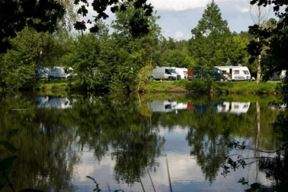Mitten im Herzen der wunderschönen Lüneburger Heide, umgeben von vielen Ausflugsmöglichkeiten und herrlicher Natur, befindet sich der "Mühlenteich Campingplatz".