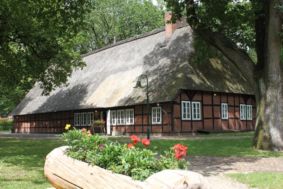 The local museum ‘De Theeshof’ is situated on a magnificent farmstead in the northern part of Schneverdingen. 