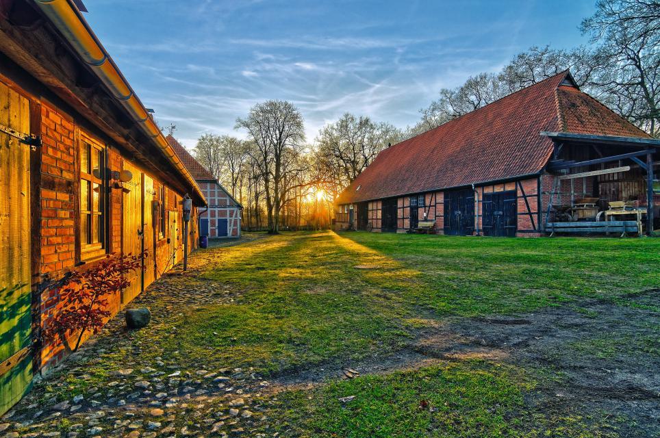 Peetshof in Wietzendorf is a typical half-timbered Heath farm from the 19th century. 