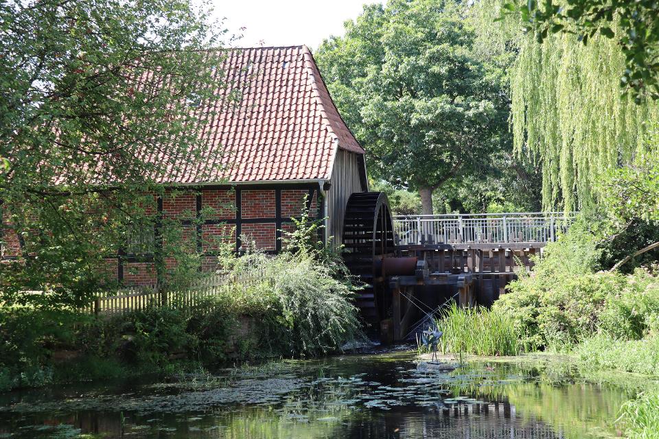 Die Wassermühle wurde erstmalig 1556 erwähnt und bis 1949 betrieben.