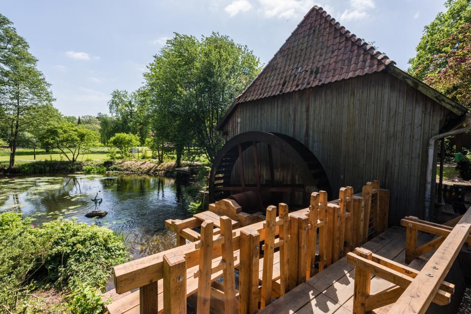 Die Wassermühle wurde erstmalig 1556 erwähnt und bis 1949 betrieben.