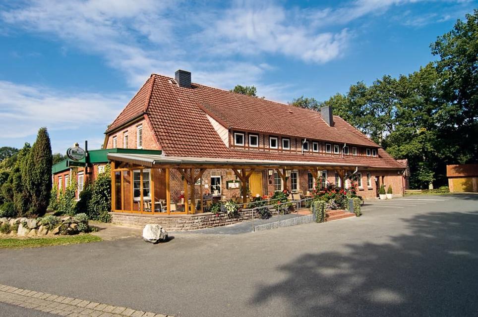 HERZLICH WILLKOMMEN in Brammers Landhotel zum Wietzetal in der schönen Lüneburger Heide Lassen Sie den Alltag hinter sich und fühlen Sie sich ganz wie zu Hause. Wir verwöhnen Sie gerne in der warmherzigen Atmosphäre unseres idyllisch gelegenen Landhotels. Ihr familiengeführtes Landhotel in der Lüneburger Heide