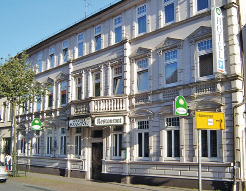 Kommen Sie in die schöne Heidestadt Walsrode und verbringen Sie einen erholsamenUrlaub im Hotel Hannover.Unser Hotel befindet sich in einem über 200-jährigem Haus. Sie betreten das Haus durch eine historische Eingangstür aus dem 17. Jahrhundert.Das Hot...