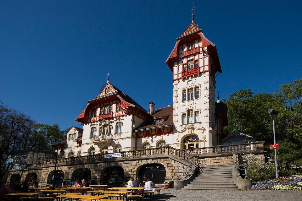 Die Bayerische Vogtland-Tour hat eine Länge von 57 Km. Start und Ziel dieser Tour ist das Freibad in Hof an der Saale.