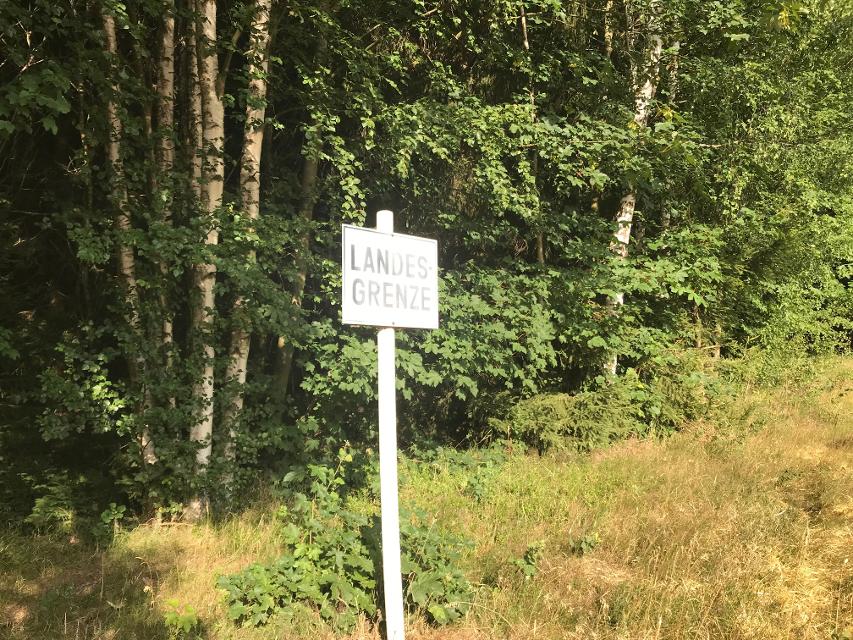 Schild Landesgrenze bei Neuhausen