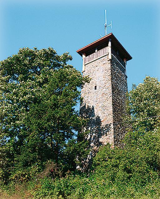 Stammbach liegt im Schnittpunkt von Fichtelgebirge und Frankenwald, weltberühmt durch das einzigartige Gestein Eklogit mit seltenen Begleitmineralien. Herrliche Landschaft und intakte Natur umgeben den Ort.