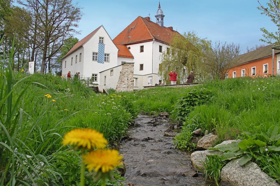 Hammerschloss mit Torhaus in Vordorf bei Tröstau