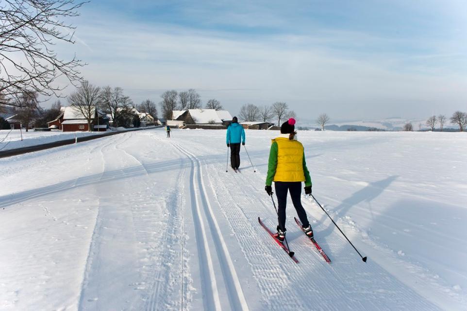 Soweit das Auge reicht: Langläufern stehen im Nordic Parc Fichtelgebirge über 300 Km DSV-klassifizierte Loipen zur Verfügung. Auf bestens präparierten Wander-, Fitness- und Sportloipen gleiten Sie durch die winterliche Mittelgebirgslandschaft.