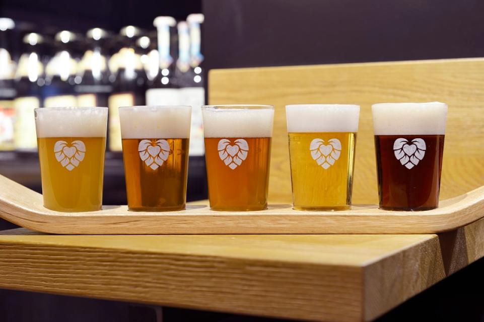 Tasting Board mit 5 unterschiedlichen Bieren