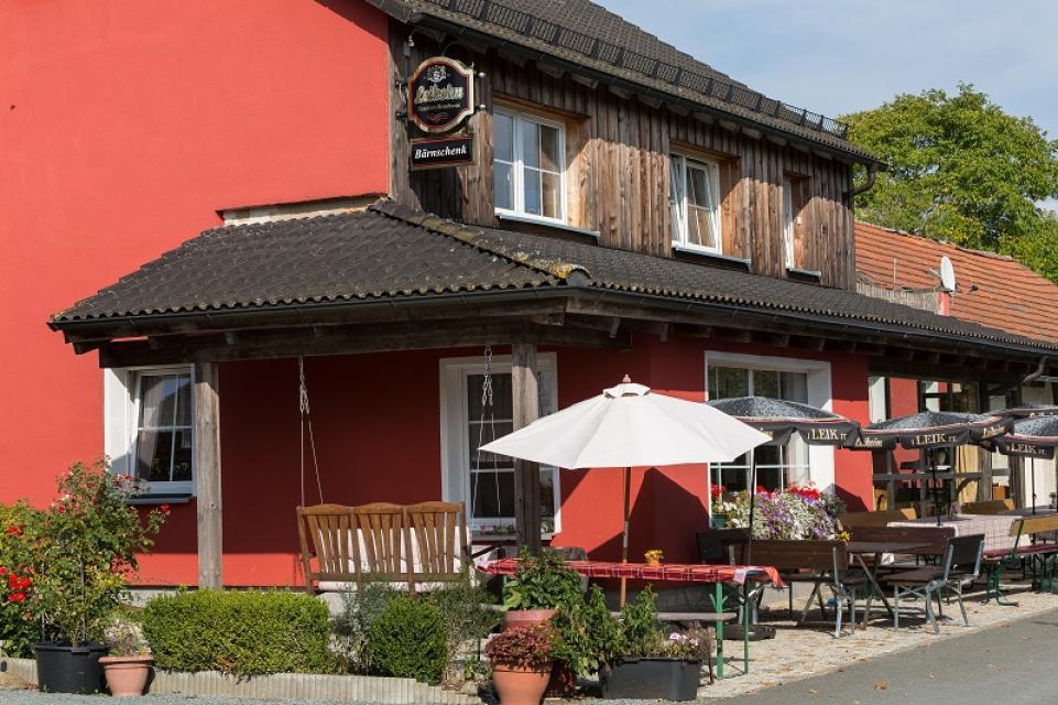 Der Koch vom Gasthaus Bärnschenk verarbeitet regionale Produkte und ist anerkannter Spezialitätenanbieter der Genußregion Oberfranken.
                 title=