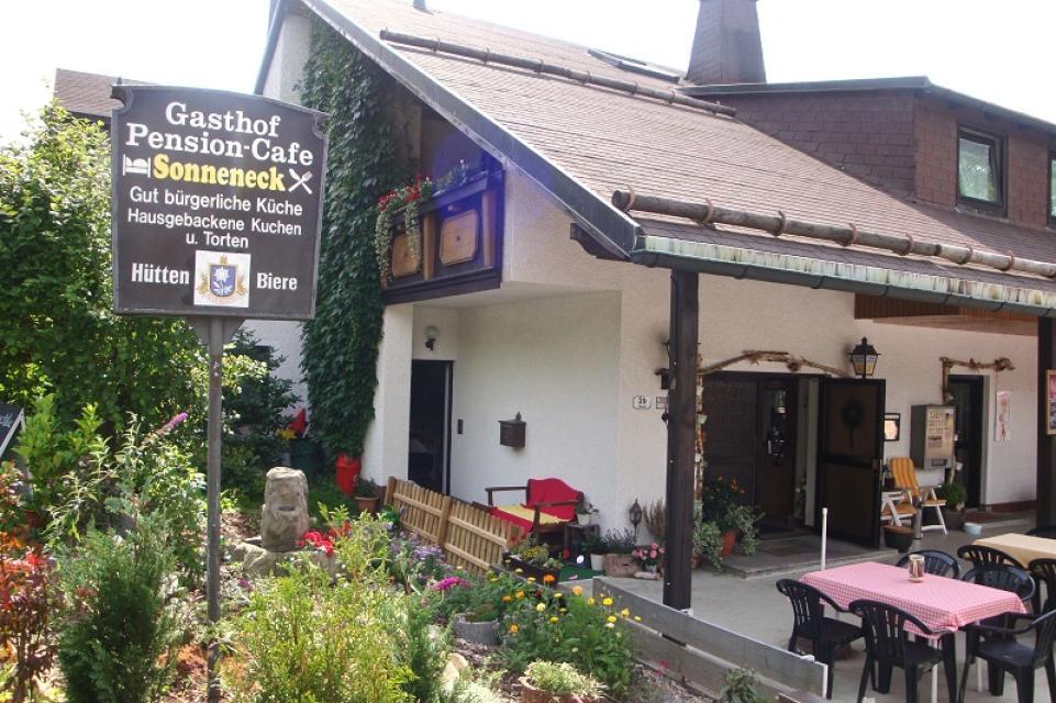 Herzlich Willkommen im Gasthof - Pension - Café Sonneneck in Fleckl!
                 title=