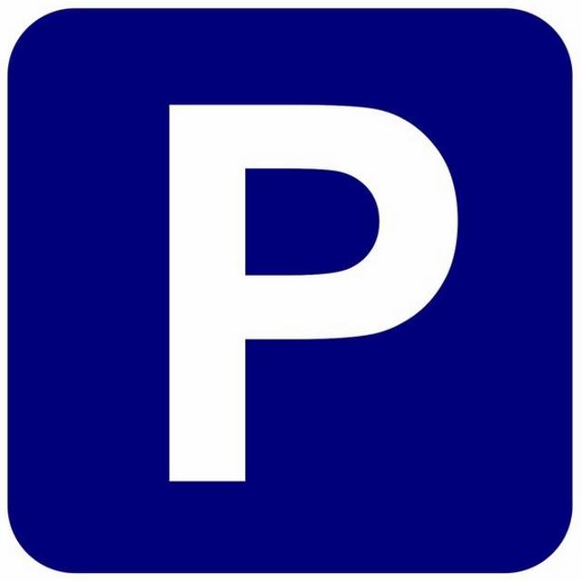 Blaues Verkehrsschild mit weißem P