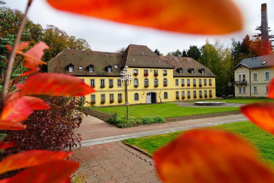 Das Bäderhaus Bad Alexandersbad bietet Ihnen in Verbindung mit dem Reha-Sport Bad Alexandersbad e.V. ein vielfältiges Angebot.