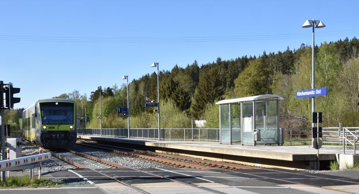 Die Bahn (Vogtlandbahn) verkehrt von Montag bis Freitag im Stundentakt. 