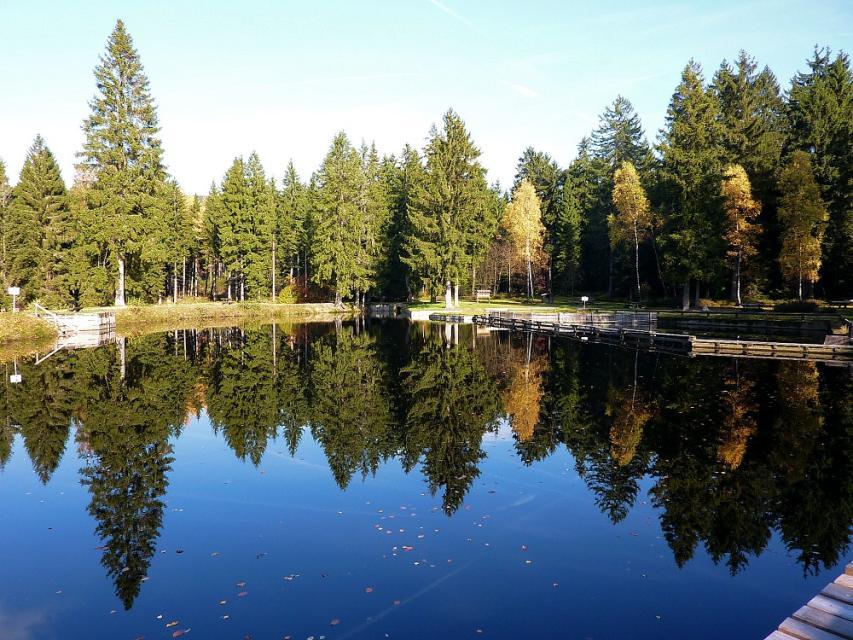 Das Natur-Moorbad befindet sich in Warmensteinach / Ortsteil Fleckl. Es liegt am Rande des Ochsenkopfes.