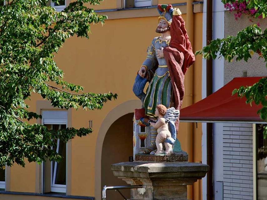 Auf dem Foto sieht man den Floriansbrunnen von Marktschorgast.