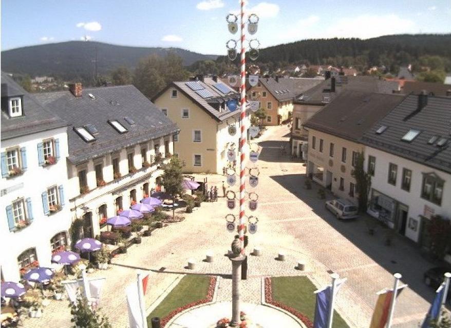Die Webcam bietet einen Blick auf den Marktplatz von Bischofsgrün.