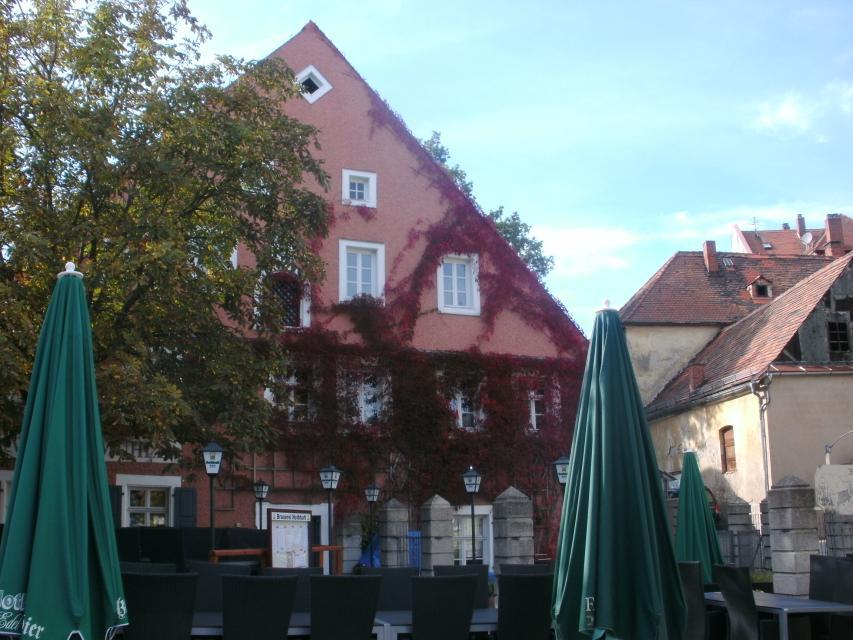 Die Winkelmühle war die einzige Mühle innerhalb des städtischen Mauerrings. Sie wurde über den Mühlbach vom Marktweiher her gespeist und hatte das Privileg, das Malz für das Redwitzer Brauhaus herzustellen.  