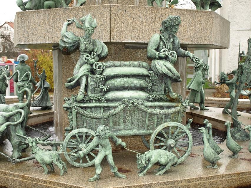 Figuren vom Egerlandbrunnen in Marktredwitz
                 title=