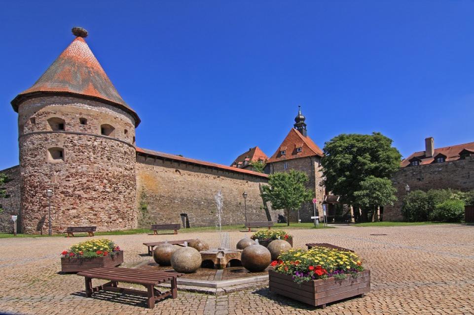 Die Burg Hohenberg steht auf einer 125 m über der Eger aufragenden Felsenkuppe im Ort Hohenberg an der Eger. Die Burg ist die am besten erhaltene Burganlage im Fichtelgebirge. Sie wurde 1222 erstmals erwähnt. Die Burg bildet ein Sechseck mit drei runden und zwei eckigen Türmen sowie der Vorburg.
