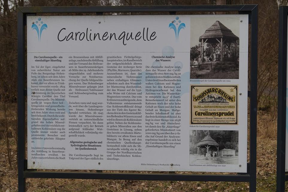 Tafel mit Informationen zur Carolinenquelle
