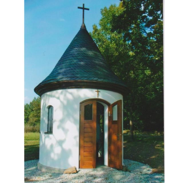 Am Westfuß des Steinbergs, nahe der Waldgaststätte Steinhaus, steht die Fatima-Kapelle.
                 title=