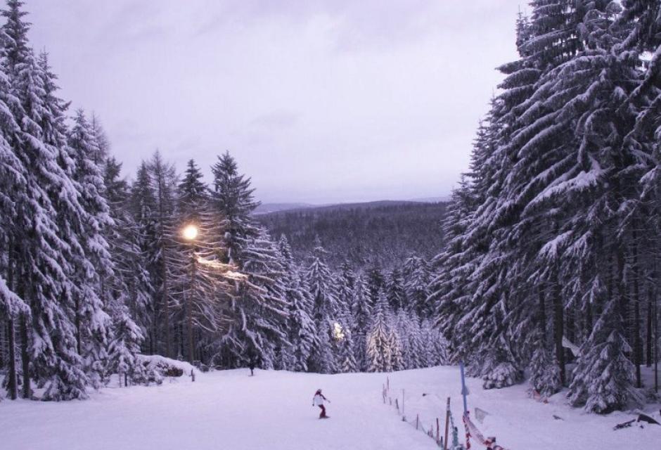 Der Snowboard-Funpark befindet sich direkt am Kornberg.