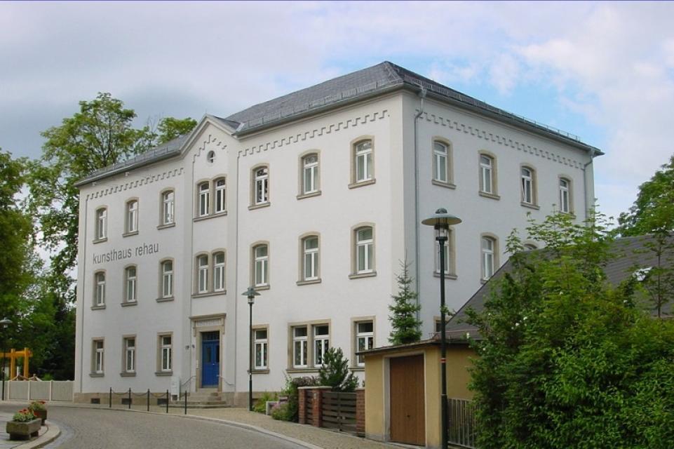 Die Sammlung des weltbekannten Erfinders der "Konkreten Poesie", Professor Eugen Gomringer, befindet sich im Kunsthaus Rehau, dem Institut für Konstruktive Kunst und Konkrete Poesie (I.K.K.P.).
