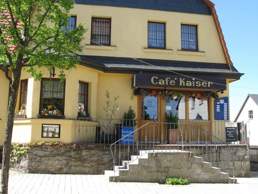 Das Café Kaiser ist ein gepflegtes Kaffeehaus im Zentrum von Bischofsgrün.