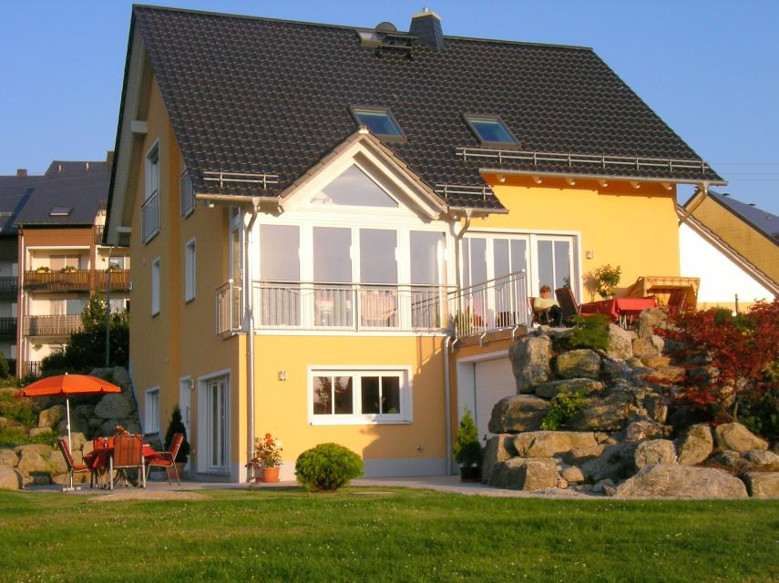 Komfortable Ferienwohnung mit separatem Eingang, Blick auf den Weißenstädter See und den Waldstein.
