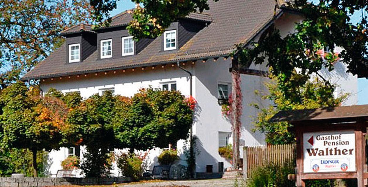 Gemütlicher Landgasthof in Familienbesitz, in ruhiger Lage und unmittelbarer Nähe der Stadt Münchberg; gemütliche Gaststube, kin