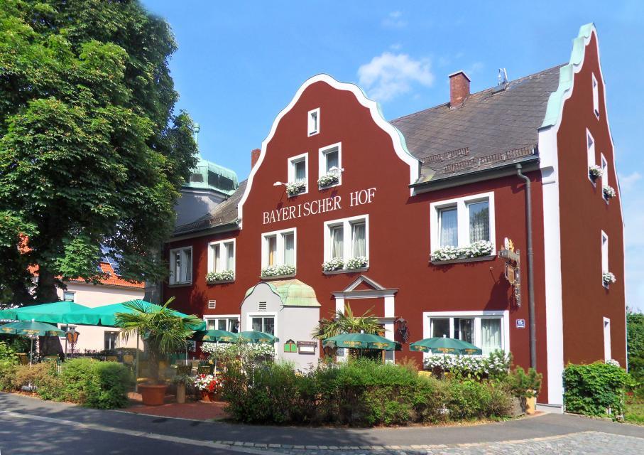 Auf dem Foto ist der Bayerische Hof in Waldsassen abgebildet.
