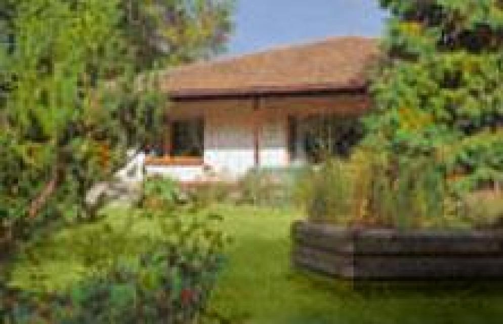 Ferienwohnung mit großem Garten, Sauna, Tischtennis, separater Eingang, PKW Stellplatz, direkt am Wald, beheizbarer verglaster Gartenpavillon.