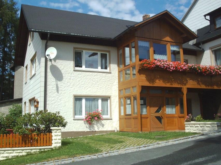 Zwei Ferienwohnungen für 2 bis 5 Personen im  im Ortsteil Birnstengel in der Nähe zum Naturkurpark und zur Seilbahn