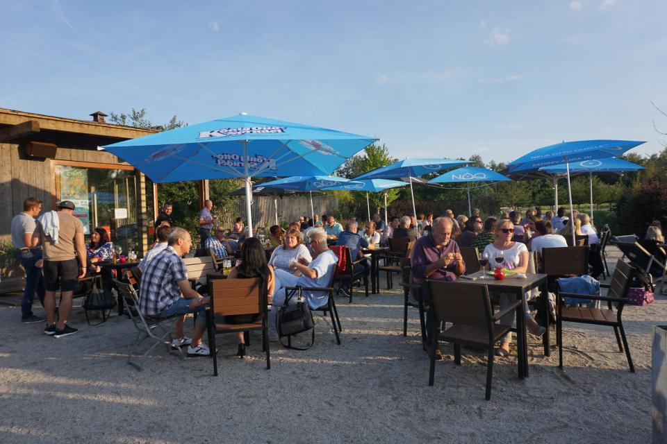 Stylische Bar mit Biergarten im idyllischen Auenpark.Direkt am Wallenstein-Radwanderweg.