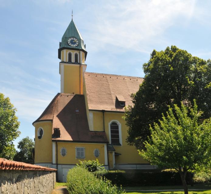 Die wunderschöne, neubarocke, römisch-katholische Pfarrkirche Herz-Jesu in Pechbrunn in der nördlichen Oberpfalz wurde zwischen 1913 und 1916 erbaut und ist heute ein Baudenkmal. Bis zum Anfang des 20. Jahrhunderts war in Pechbrunn nur eine kleine Steinbauernkapelle. Der damalige Mitterteicher...