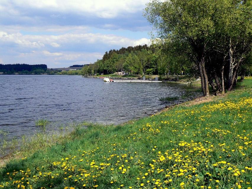 Die zweite Etappe des Seenweges startet am Förmitzspeicher und führt den Wanderer bis zum Weißenstädter See in Weißenstadt.