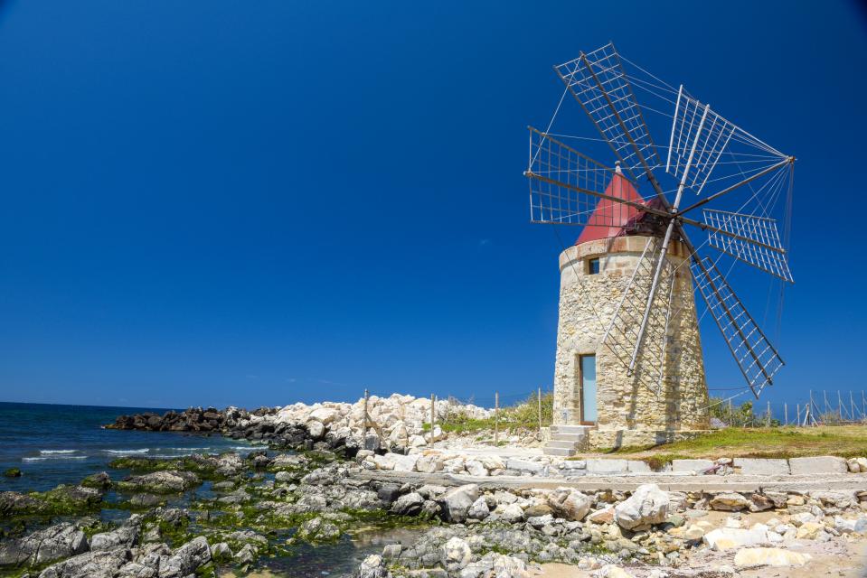 vhs-Weltgesichter 2021 SIZILIEN Windmühle.jpg