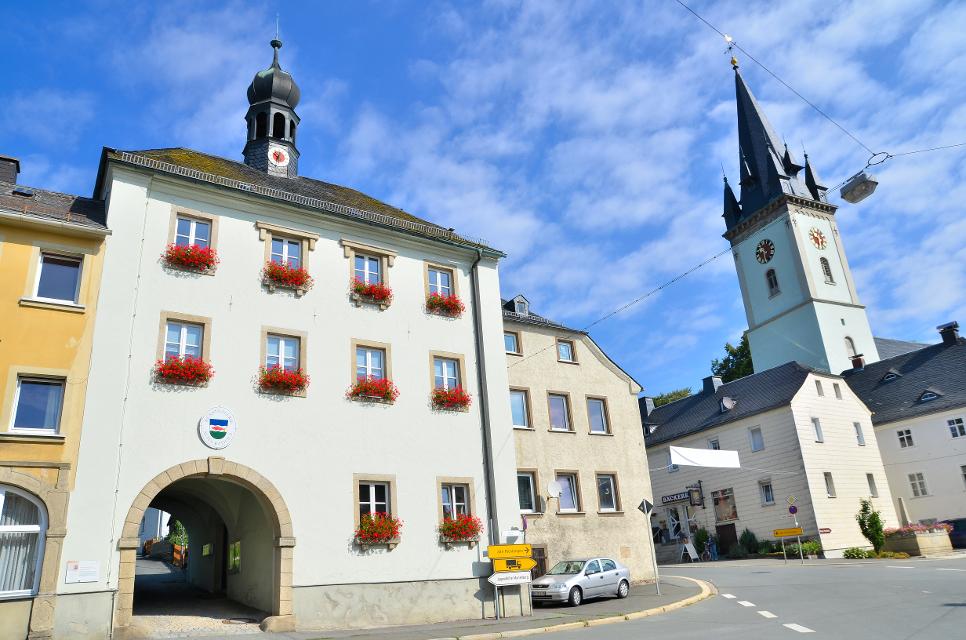 Aufgrund der langjährigen Tradition der Stadt Schwarzenbach a.d.Saale als Kultur- und Malerstädtchen wurde im Jahre 1997 im Obergeschoss des sanierten historischen "Alten Rathauses" eine Galerie eingerichtet.Einheimisc...