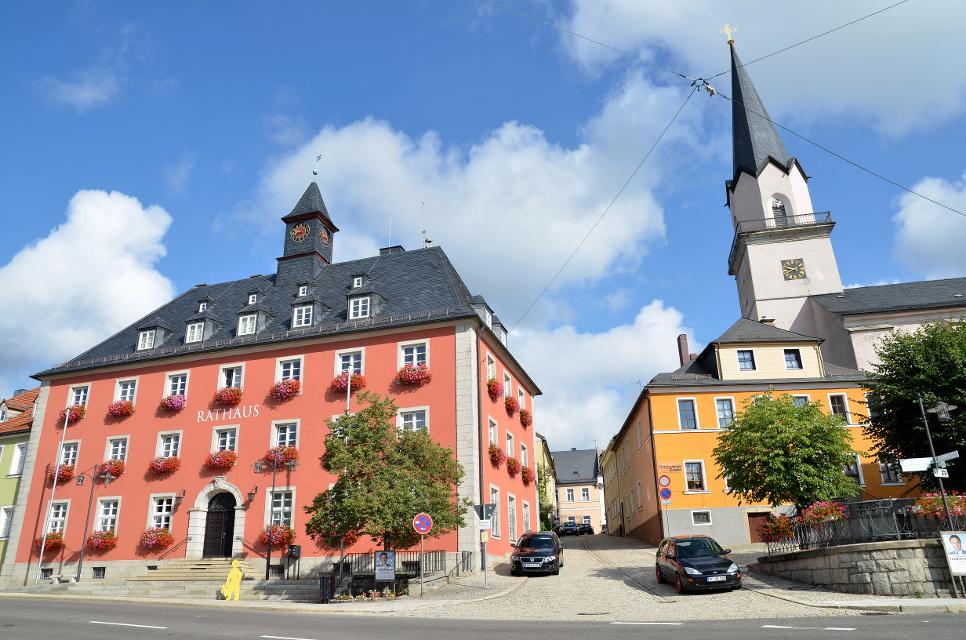 Rathaus und Kirche von Kirchenlamitz
