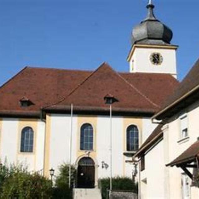 St. Petrus ist der Namenspatron der Schönbrunner Kirche: Fischer und Apostel, Verleugner und Bekenner, Missionar und Märtyrer. 