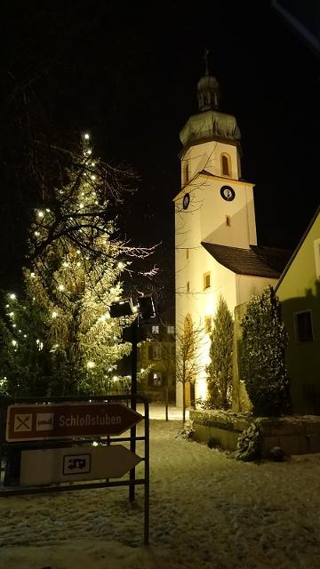 Weihnachtliche St. Jakobus-Kirche in Oberkotzau