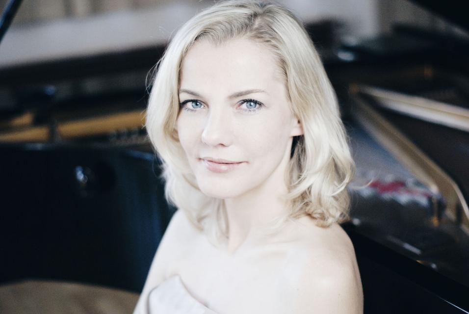 Portraitfoto der Klavierspielerin Gesa Lücker