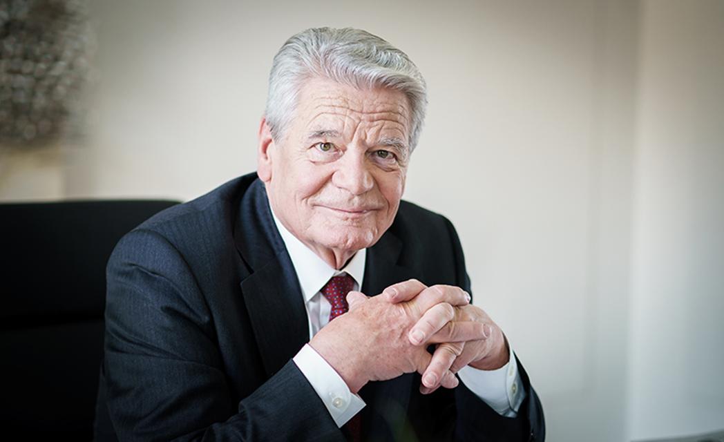 Der russische Überfall auf die Ukraine bedroht unsere liberale Demokratie in einem Moment, in dem sie zugleich auch von innen unter Druck steht. Wie ist es dazu gekommen? In seinem neuen Buch geht unser ehemaliger Bundespräsident Joachim Gauck der Frage nach, weshalb das Vertrauen viele...