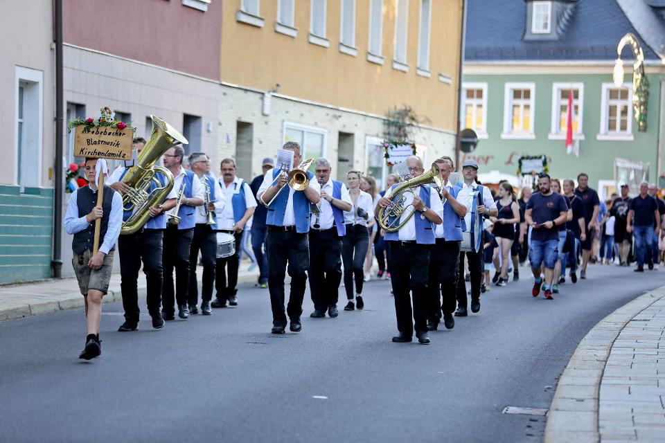 Zum diesjährigen Jubiläumsjahr veranstaltet die Stadt Kirchenlamitz einen großen Festumzug zu Beginn des Wiesenfestes 2024.