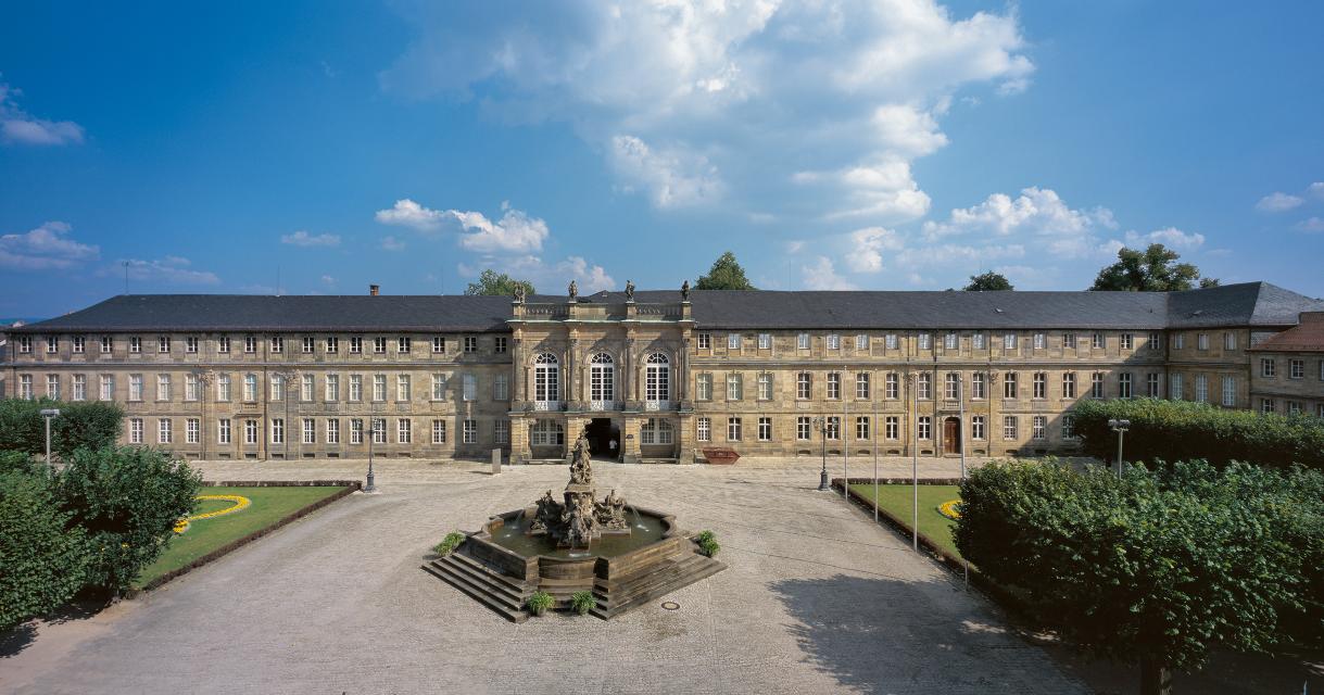 Die Bayerische Schlösserverwaltung
veranstaltet vom 3. bis 5. Mai die Bayreuther Residenztage unter dem Motto
„Paradies auf Erden“ im Markgräflichen Opernhaus, im Neuen Schloss sowie in
Schloss und Park Fantaisie. Den Auftakt der Residenztage bildet am Freitagabend
ein exquisites Konzert des B...